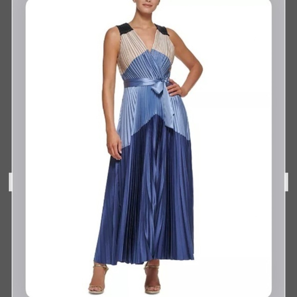 DKNY Pleated V-Neck Color Block Charmeuse Maxi Dress in Navy Combo Size 4